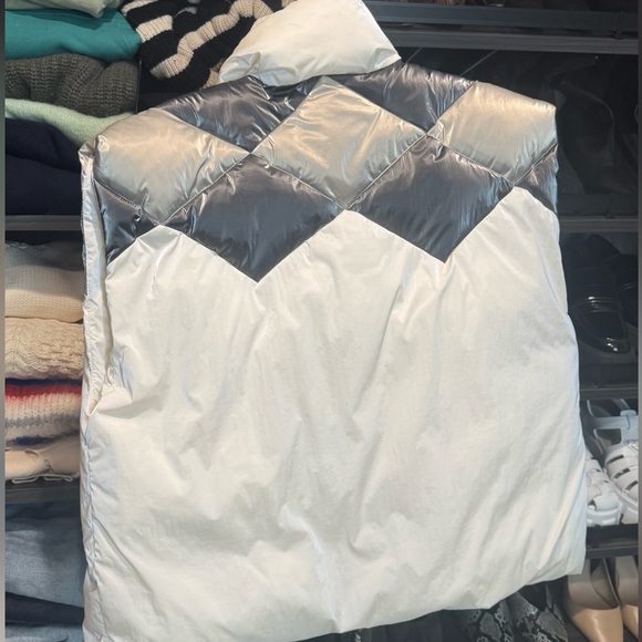 Eaves Margot Puffer Vest - Picture 4 of 4